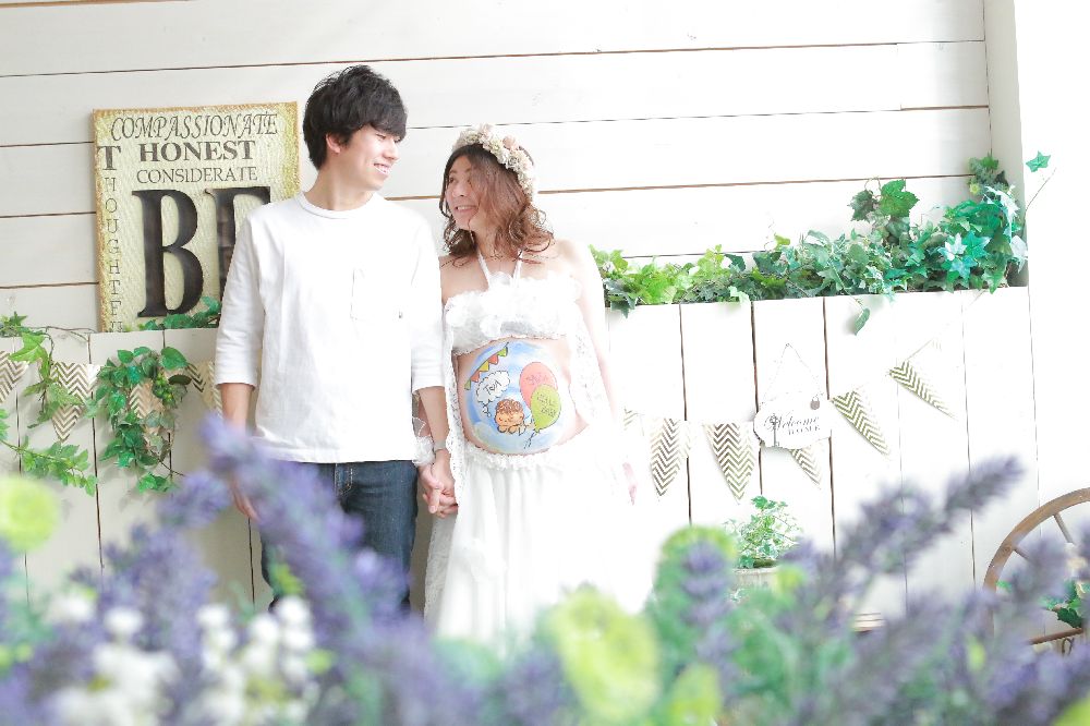 フォトスタジオkomachi深谷店にて撮影のマタニティフォト　夫婦